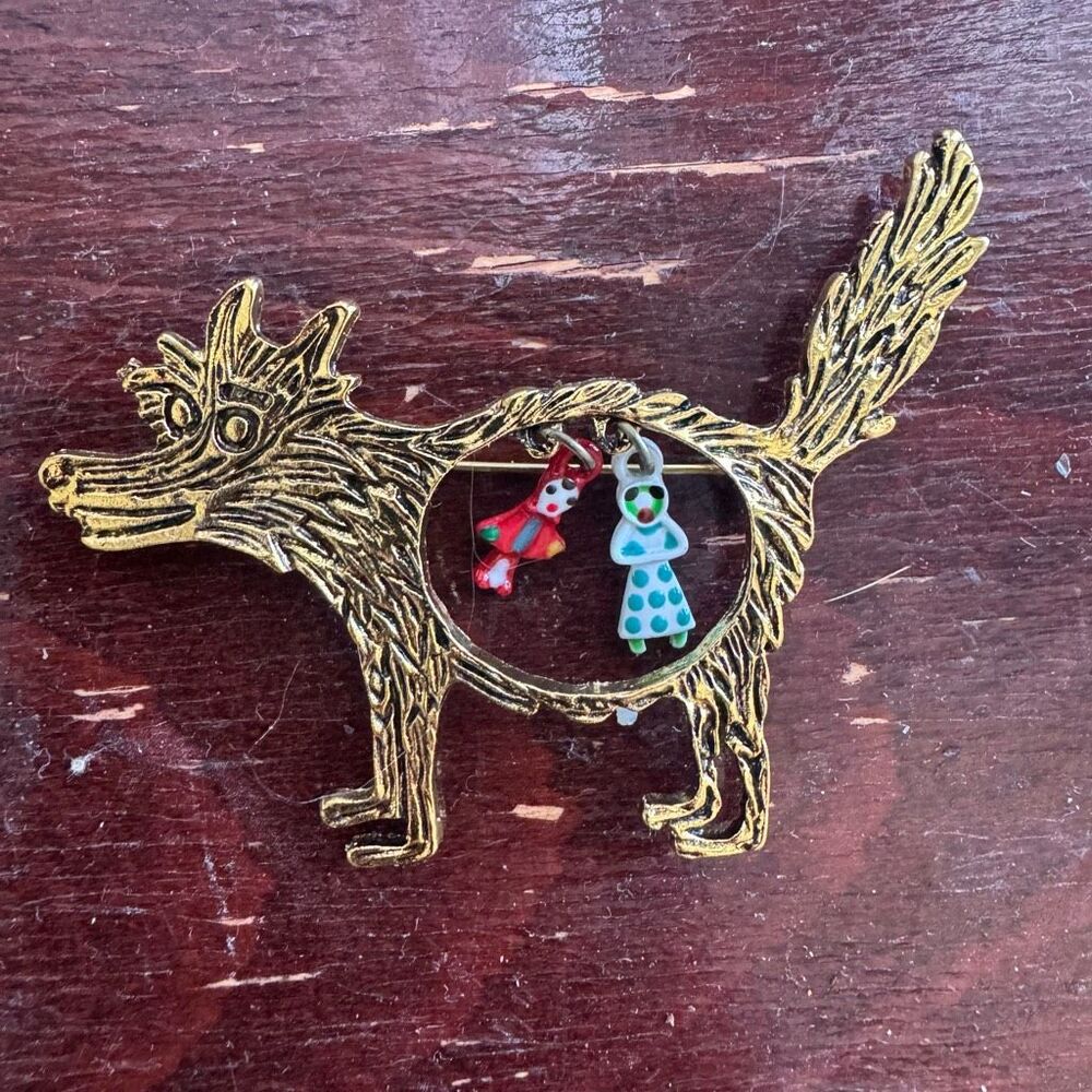 Wolf Gold Tone Brooch With Charms